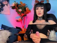 Goth shemale jerking on cam